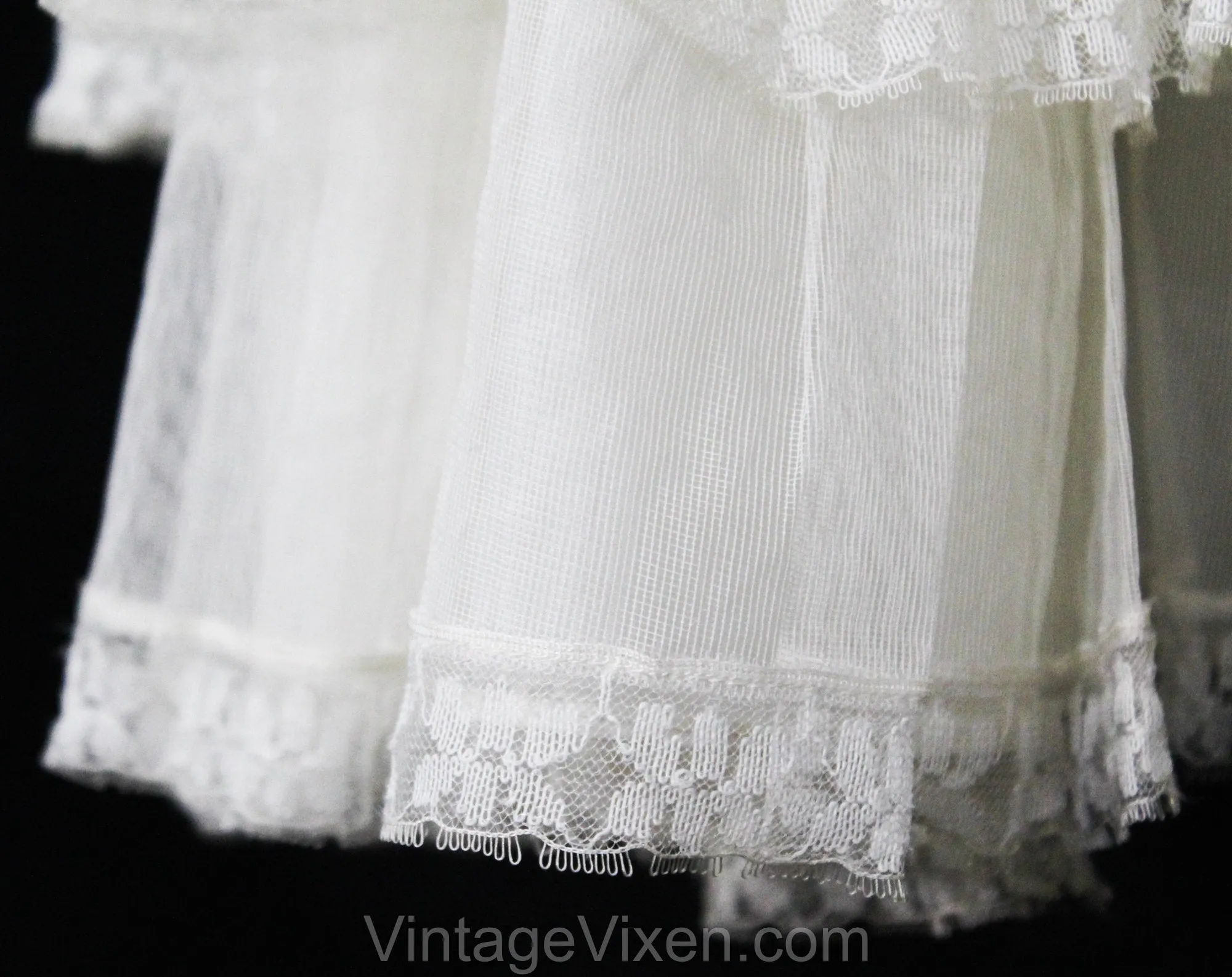 1950s White Petticoat with Sheer Net Flounces - Size 6 to 10 Crinoline - Small Medium CanCan 50s Full Skirt Lingerie Pin-Up - Waist 20 to 28