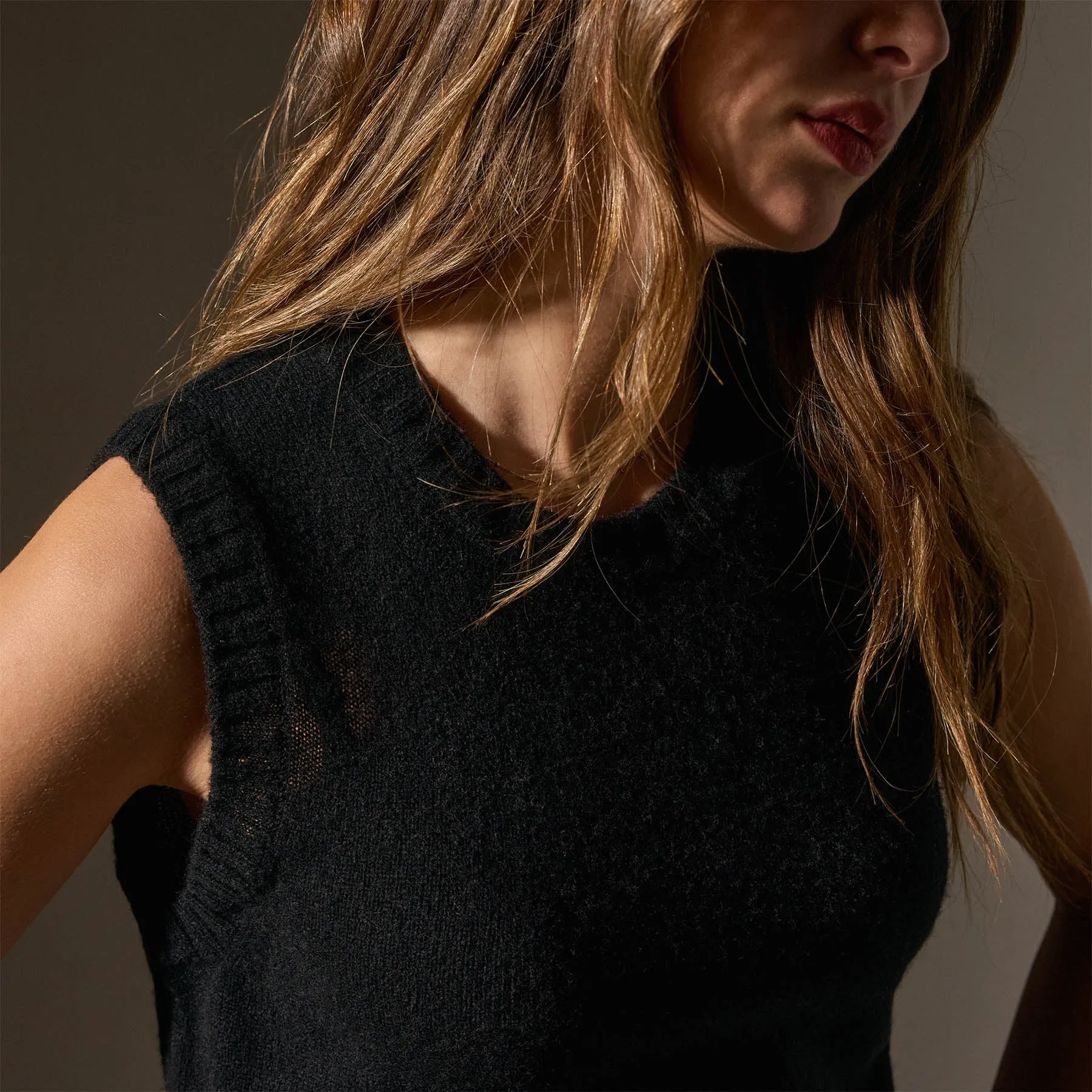 Soft Featherweight Cashmere Vest - Black